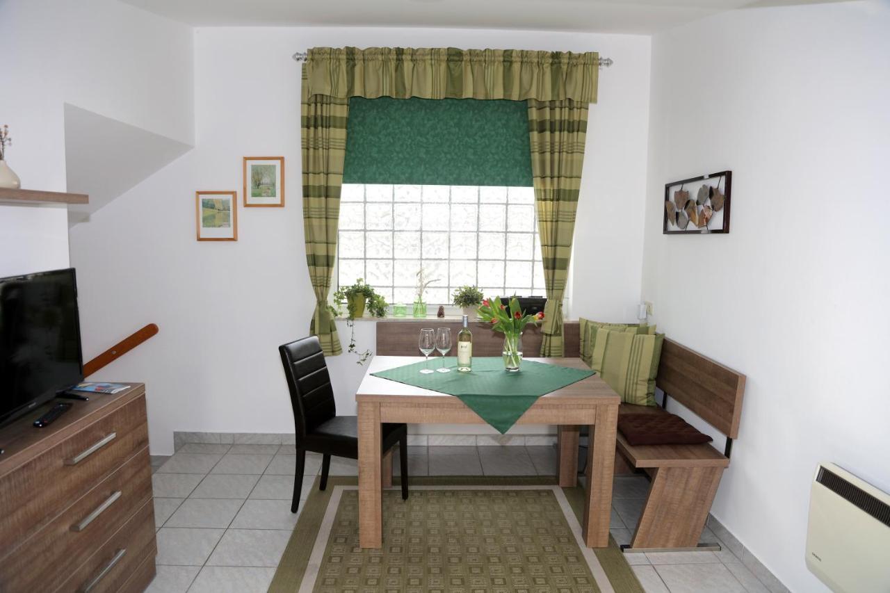 Weingut Apartment Hildegard Gangl Illmitz Esterno foto